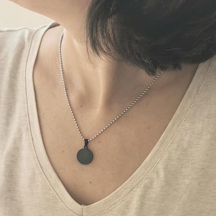 Petit Pendentif Rond En Métal - Bijou Occasion, Simple Et Discret